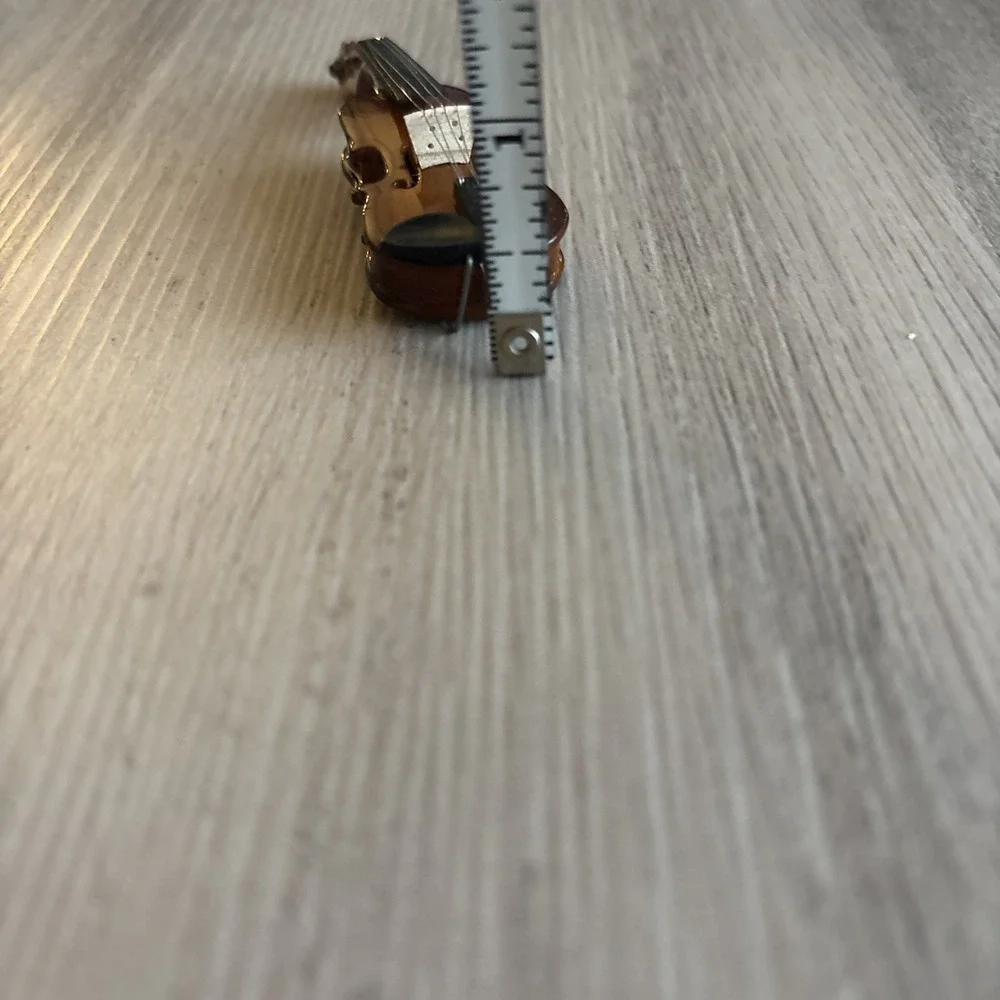 N/A violin magnet
